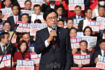 [포토] 검찰 항소포기 외압 규탄대회서 발언하는 박형수 의원