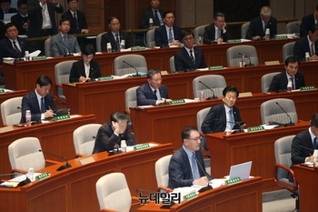 [포토] 답변하는 정성호 법무부 장관