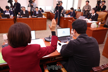 [포토] 의사진행 발언 요청하는 나경원 국민의힘 의원