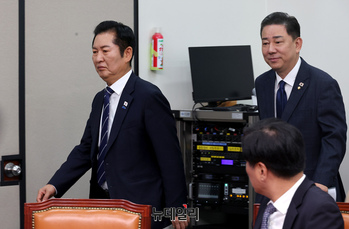 [단독] 與-정성호, '위법 지시 거부 가능' 공무원법 발의해 놓고 … 檢 반발엔 "항명 정치검사 징계"