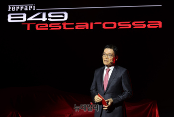 [포토] 페라리 849 테스타로사 소개하는 김광철 FMK 대표