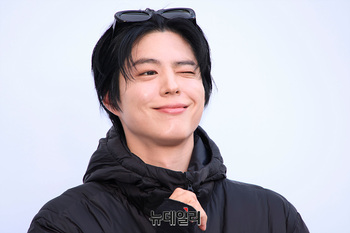 [영상] 성수동 등장한 박보검 '깜찍 윙크'