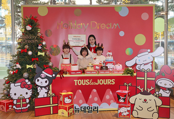 [포토] 뚜레쥬르 ‘2025 윈터 홀리데이 시즌 케이크’ 출시