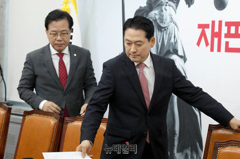 [포토] 최고위 참석하는 장동혁 국민의힘 대표