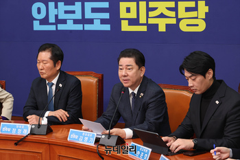 [포토] 최고위 참석한 김병기 민주당 원내대표