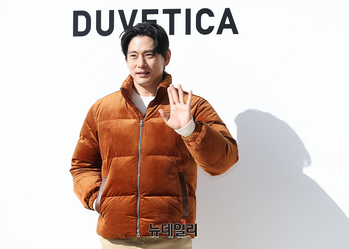 [영상] 패딩입은 유태오 '감기 조심하세요'