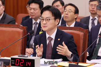 [포토] 의원들의 질의에 답하는 김정관 산업통상부 장관