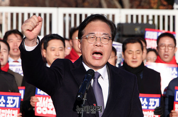 [포토] 구호 외치는 송언석 원내대표 
