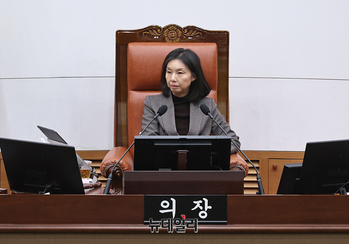 [포토] 본회의 주재하는 최호정 서울시의회 의장
