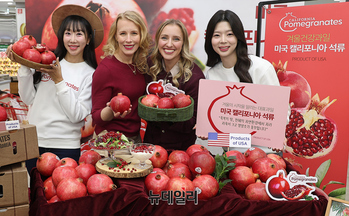 [포토] 캘리포니아 석류 출시 알리는 주한미대사관 농무참사관