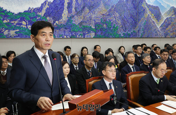 [포토] 예산안 설명하는 김민기 국회 사무총장