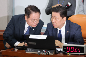 [포토] 대화 나누는 김병기·허영