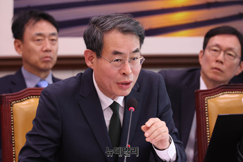 [포토] 답변하는 강희업 국토교통부 2차관