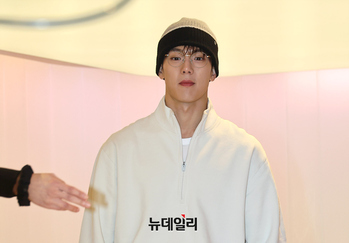 [영상] 몬스타엑스 셔누, 비니에 안경