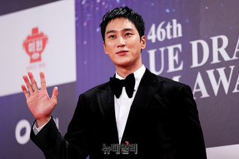 [영성] 손인사 하는 안보현 