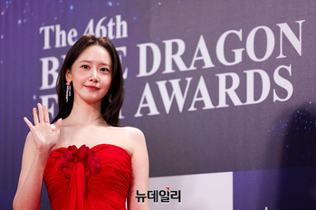 [영상] 윤아 '레드카펫, 레드 드레스'