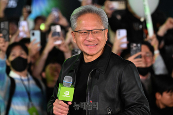 [속보] 엔비디아, 3분기 실적 '서프라이즈', 주가 시간외 한때 5%대 급등 … AI주 다시 날개 달까 