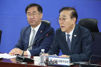 [포토] 당정협의서 발언하는 김윤덕 국토교통부 장관