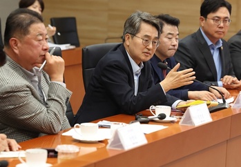 김동연 지사 "경기도-파주시-LG디스플레이는 한 팀"