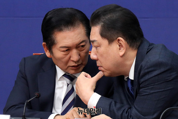 [포토] 대화 나누는 정청래·김병기