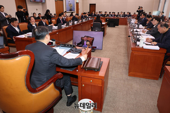 [포토] 의사진행 하는 이철규 산자위 위원장