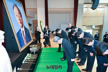 [포토] 김영삼 전 대통령 서거 10주기 추모식