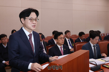 [포토] 법안의결 인사말 하는 김정관 산업통상부 장관