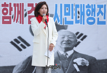 [포토] 이승만과 함께 걷는 시민대행진, 인사말하는 나경원 의원