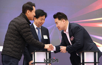 [포토] 악수나누는 오세훈·오언석 