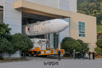 [포토] 발사대 향하는 누리호