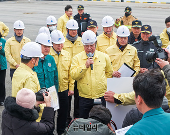 [포토] 훈련 상황 관련 발언하는 윤호중 장관 