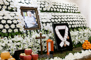 [포토] 故 이순재 추서된 금관문화훈장