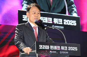 [포토] 축사하는 윤한홍 정무위원장 