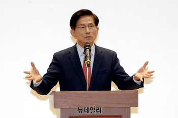 [포토] 우남 이승만 영화 시사회 참석한 김문수