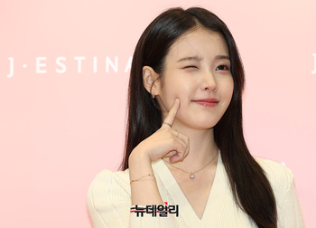 [영상] 백화점 등장한 아이유, 7년간 변함없는 미모