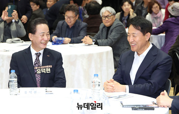 [포토] 대화 나누는 오세훈 서울시장 