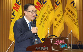 [포토] 격려사하는 송치영 소상공인연합회장