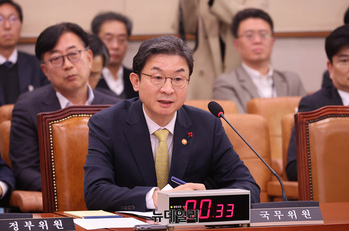 [포토] 답변하는 이억원 금융위원장