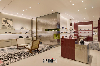 [포토] 현대면세점, 무역센터점 8층에 '로에베' 매장 오픈