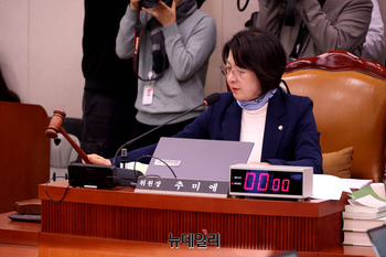 [포토] 의사진행 하는 추미애 법사위원장