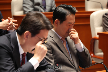 [포토] 생각에 잠긴 장동혁 국민의힘 대표
