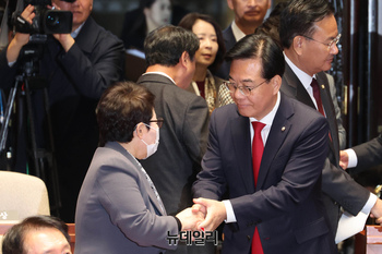 [포토] 의총 참석하는 송언석 국민의힘 원내대표