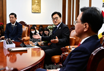 [포토] 환담 나누는 우원식 의장과 여야 원내대표