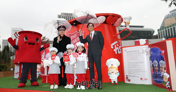 [포토] 2025 사랑의 레시피 팟 자선냄비 전달식