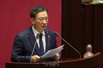 [포토] 체포동의안 제안설명 하는 정성호 법무부 장관