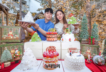 [포토] 현대그린푸드 "크리스마스 감성 담은 '베즐리 케이크' 사전예약 하세요"