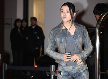 [영상] 성수동 등장한 가수 황소윤