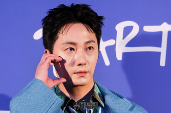 [영상] 포즈 취하는 정일우 