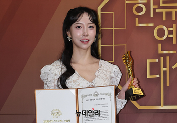[포토] 트로트가수 한소민, 라이징스타상 수상