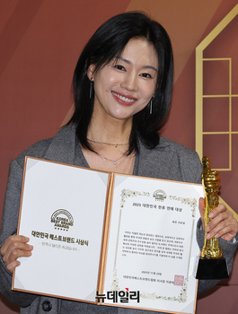 [영상] 배우 서유정, 우수연기자상 수상